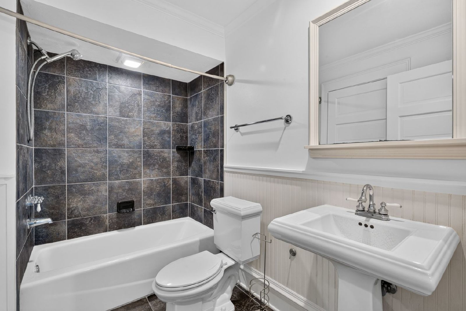 433 Southeast 7th Street - 1 property image