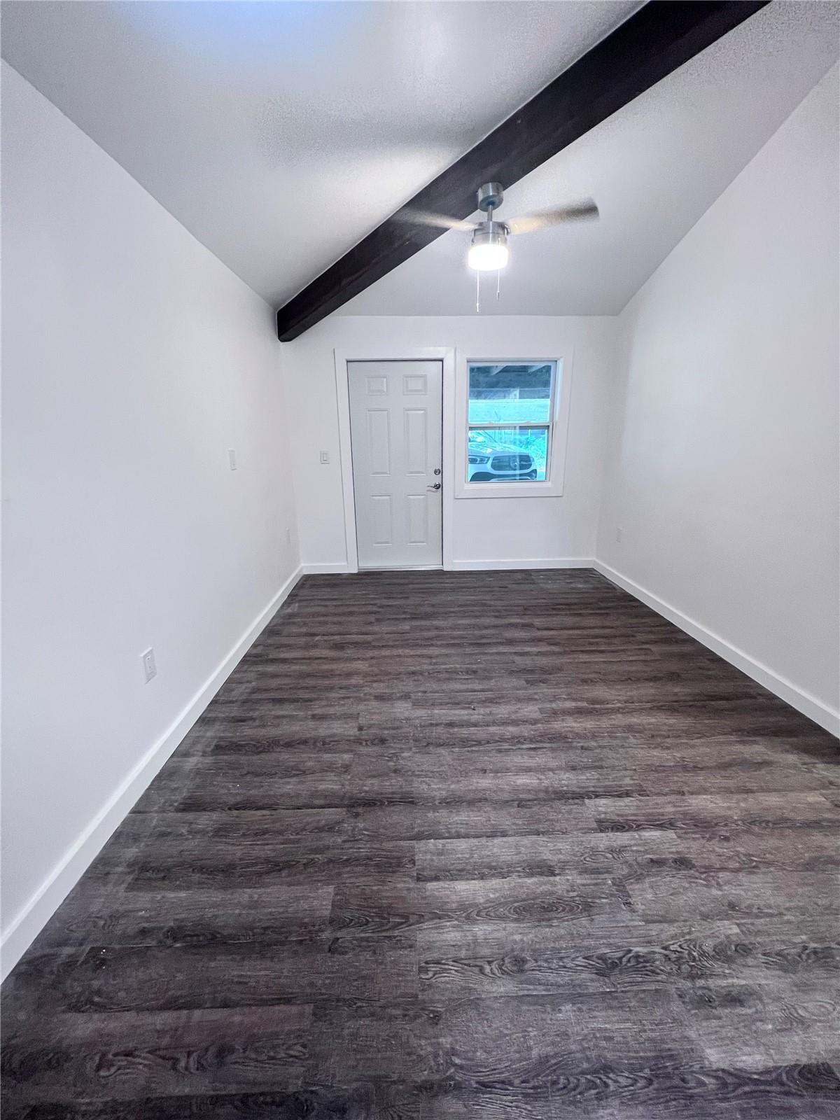 Cute 2 bedrooms 1 bath apartment with parking close to UF. property image