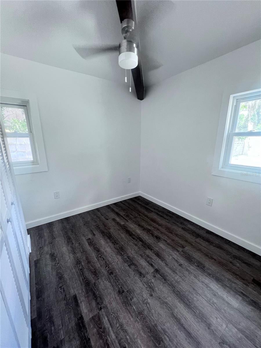Cute 2 bedrooms 1 bath apartment with parking close to UF. property image