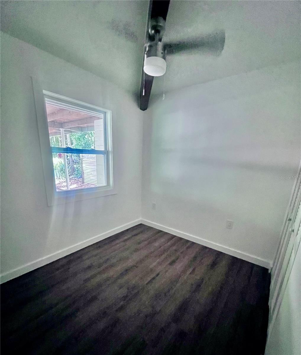 Cute 2 bedrooms 1 bath apartment with parking close to UF. property image