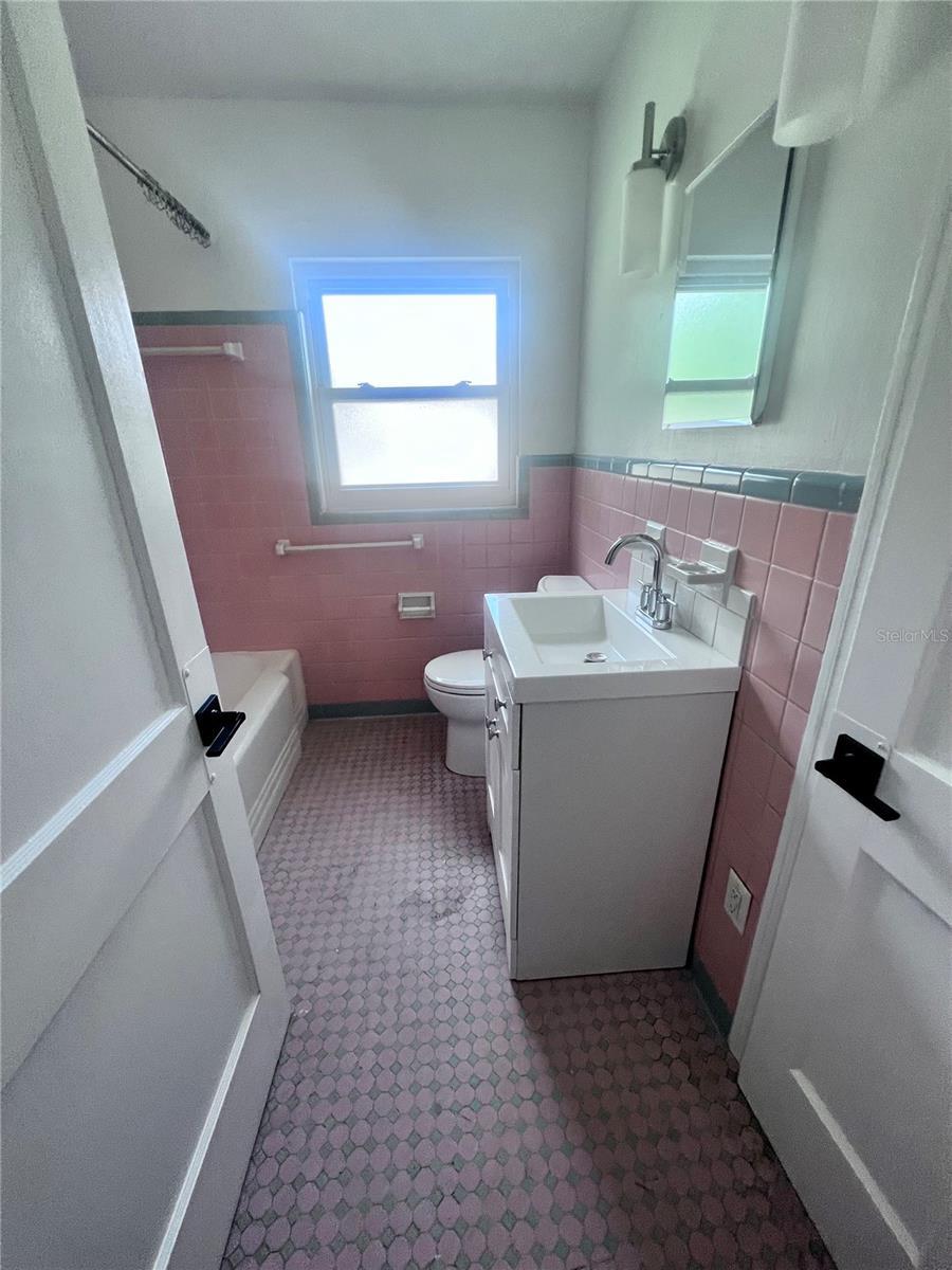 2707 NW 4th Avenue Main House property image