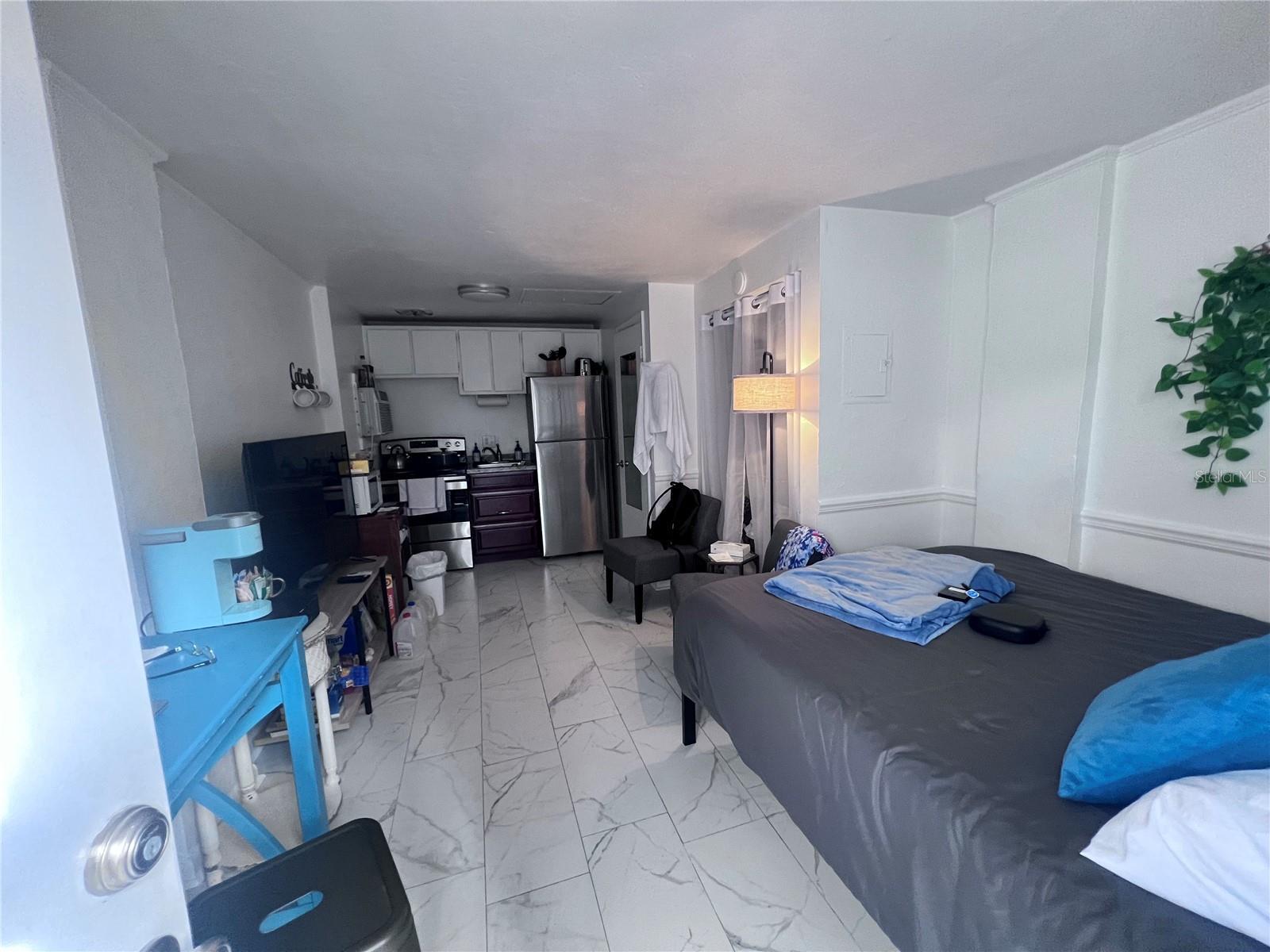 113 Northwest 11th Street - Studio - Studio property image