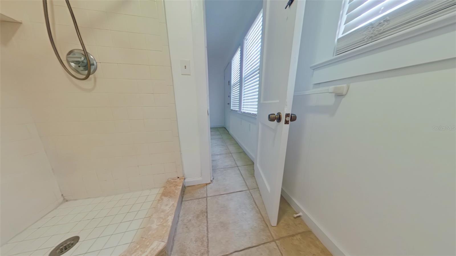 327 NW 15th Ter, Gainesville, FL 32603 one bedroom one bath 800 sq ft for rent property image