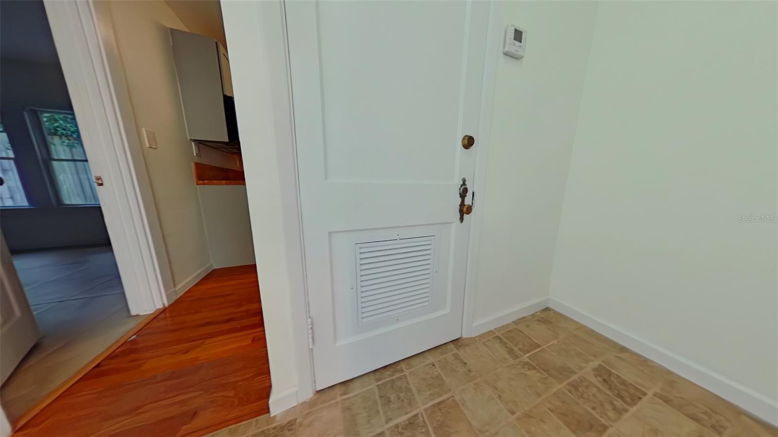 327 NW 15th Ter, Gainesville, FL 32603 one bedroom one bath 800 sq ft for rent property image