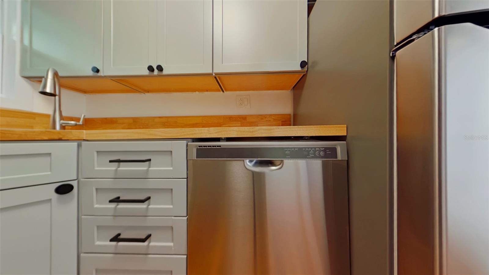 327 NW 15th Ter, Gainesville, FL 32603 one bedroom one bath 800 sq ft for rent property image