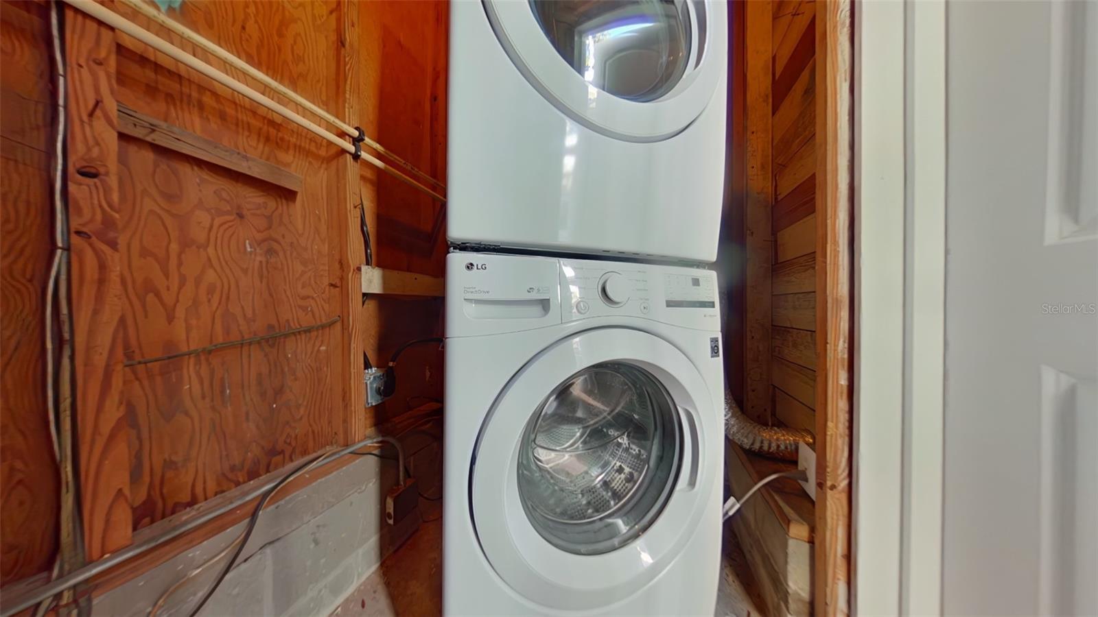 327 NW 15th Ter, Gainesville, FL 32603 one bedroom one bath 800 sq ft for rent property image