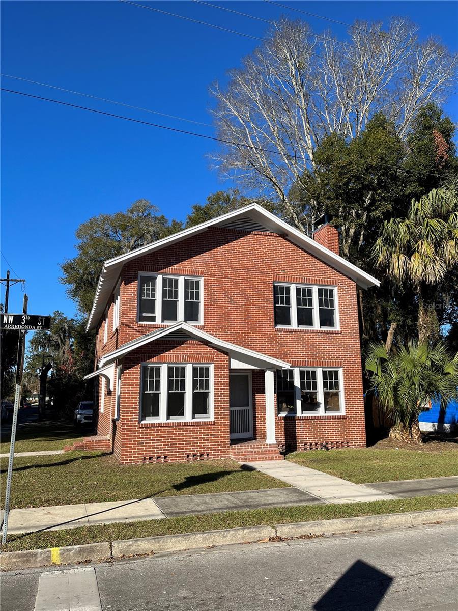 204 NW 3rd St, Gainesville, FL 32601 4 bedroom 2 bath 1420 sq. ft.  for rent property image