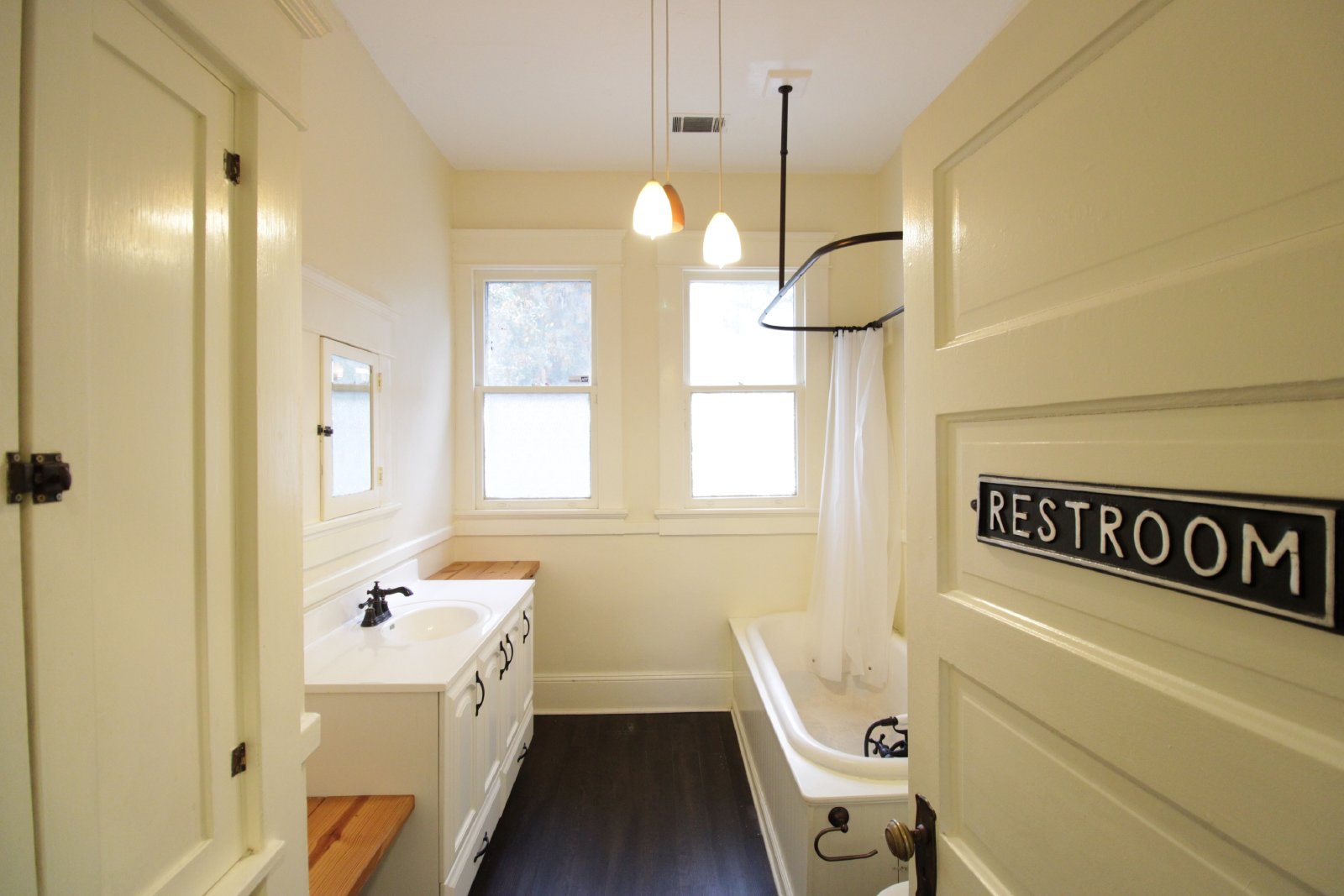 834 East University Avenue - House - 1 property image