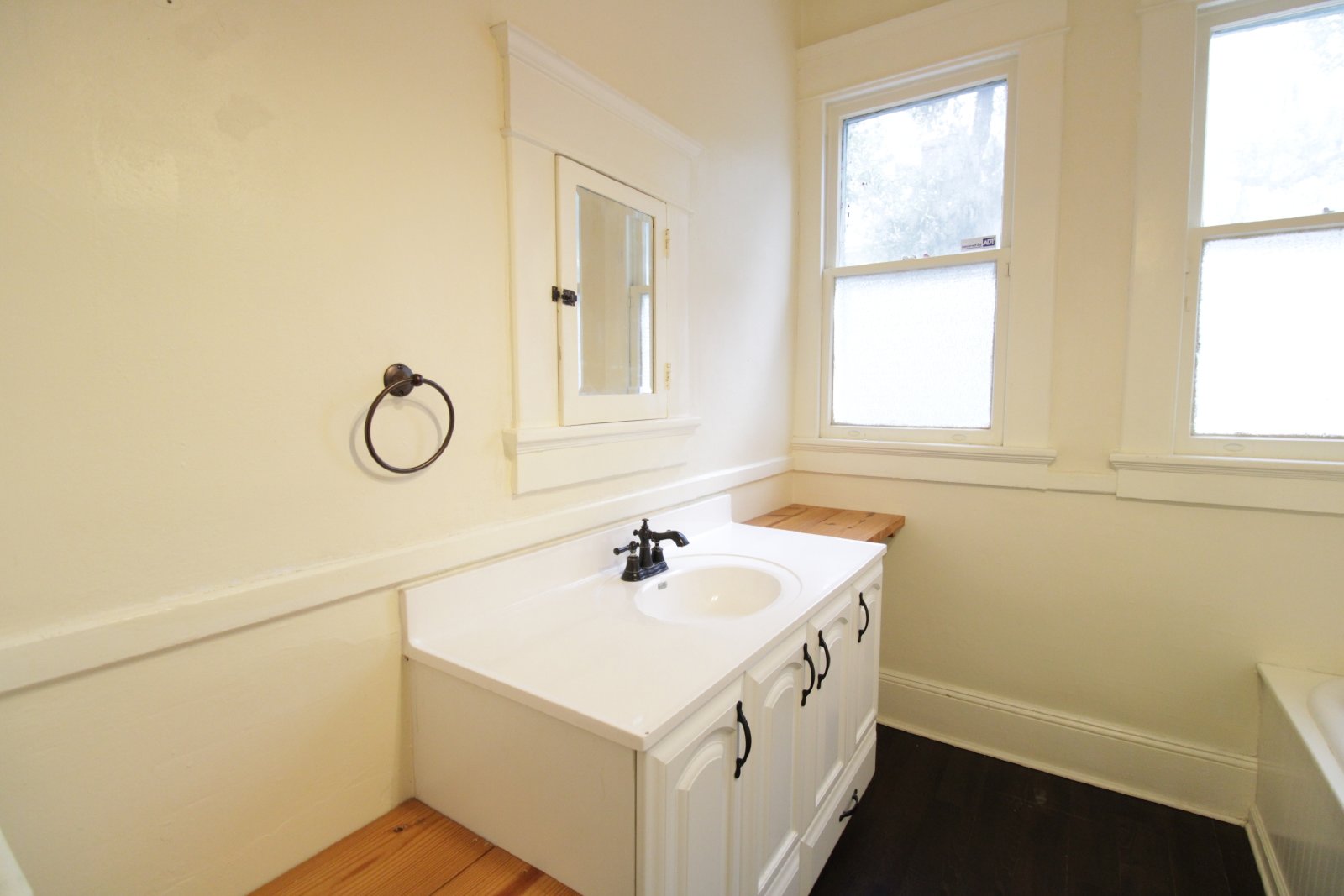 834 East University Avenue - House - 1 property image