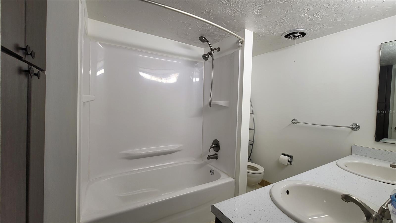 415 Northwest 39th Road - E property image