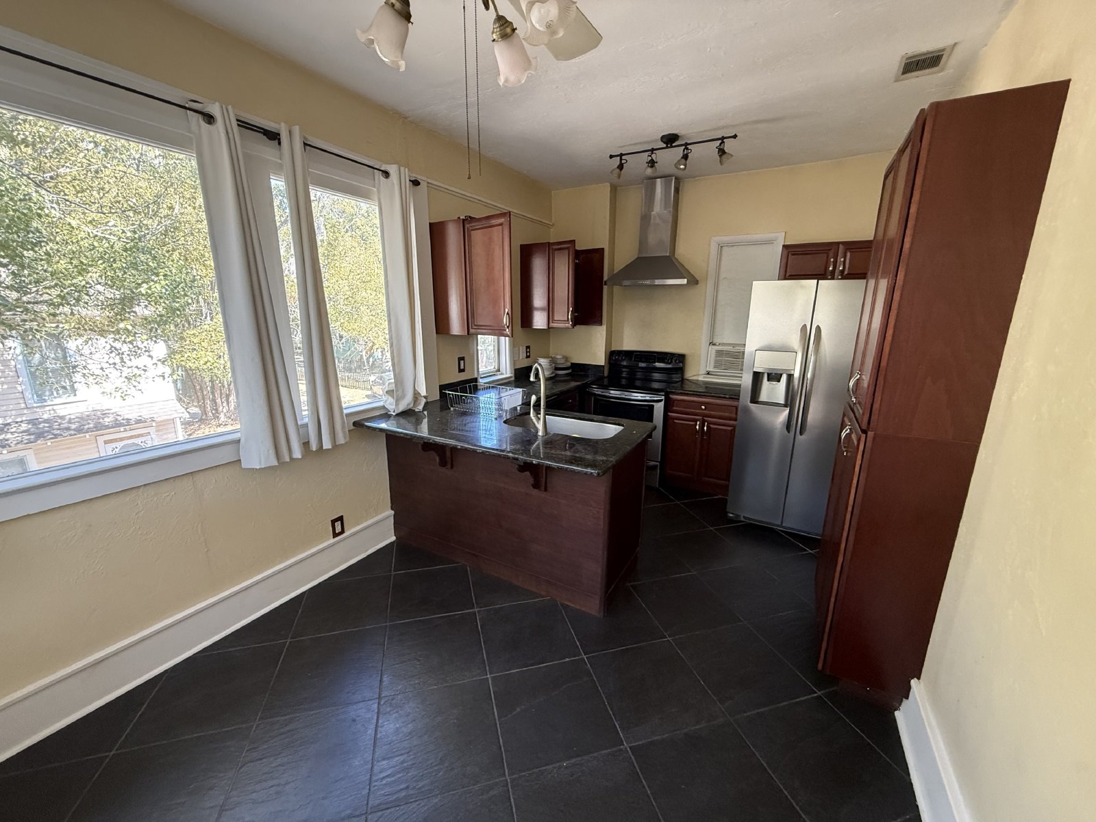 824 East University Avenue - C property image