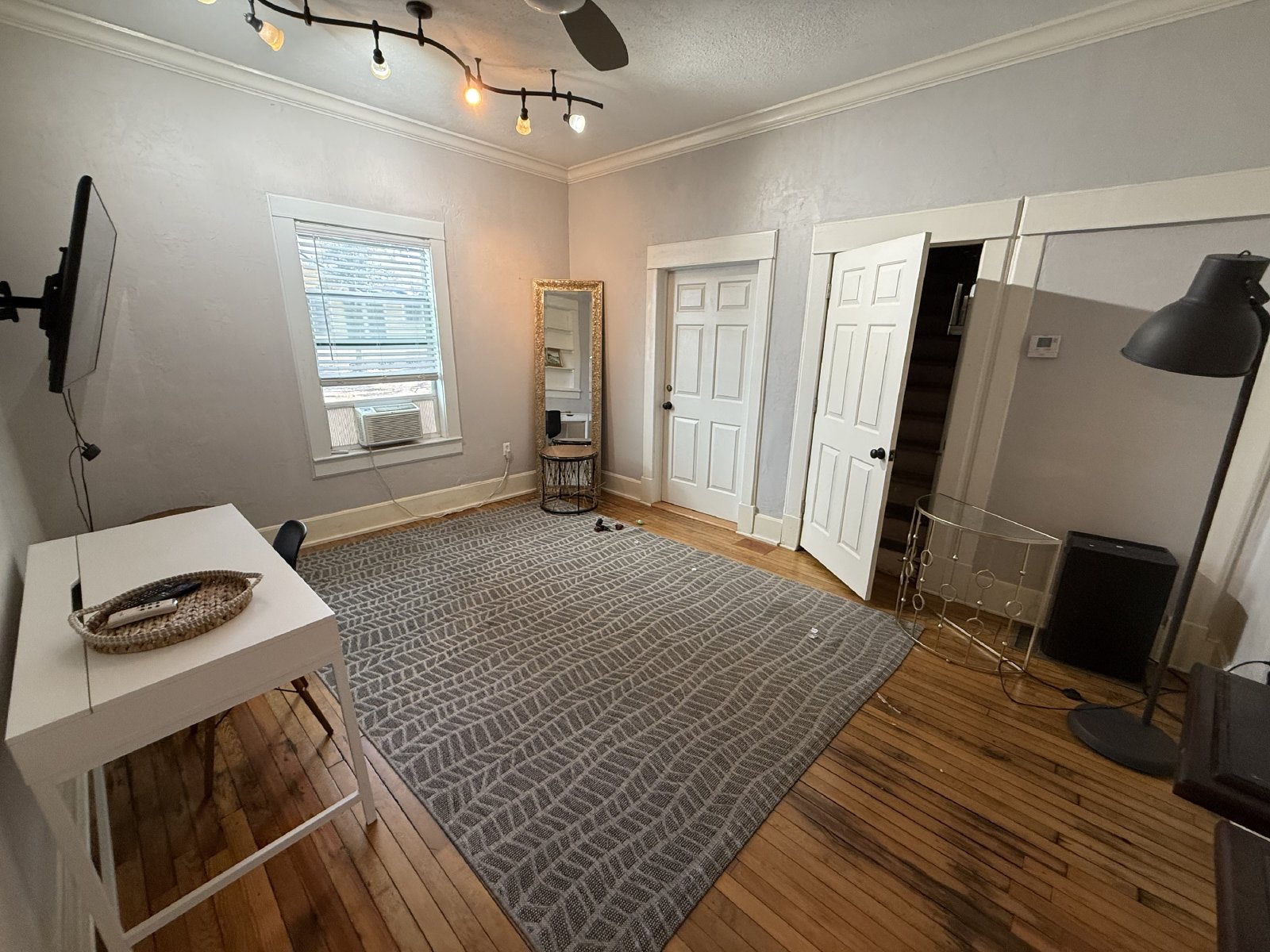 824 East University Avenue - B property image