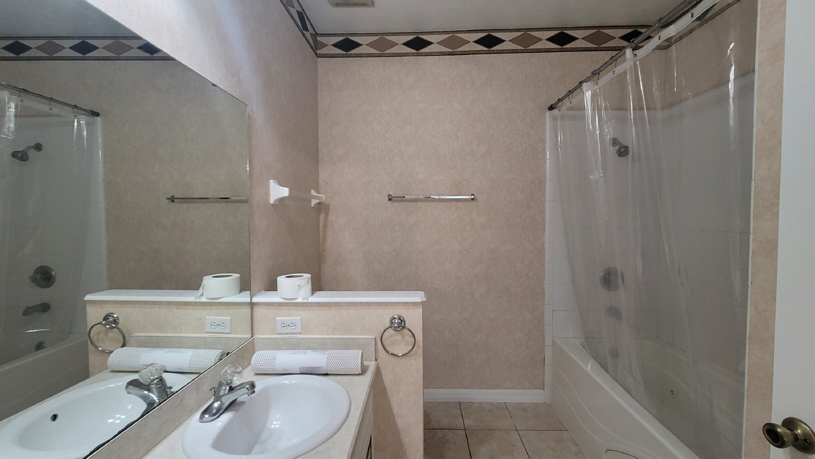 4926 Northwest 78th Road - 1 property image
